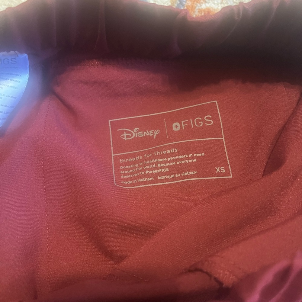 FIGS ULTRA RARE DISNEY Zamora scrub pants - Picture 5 of 6